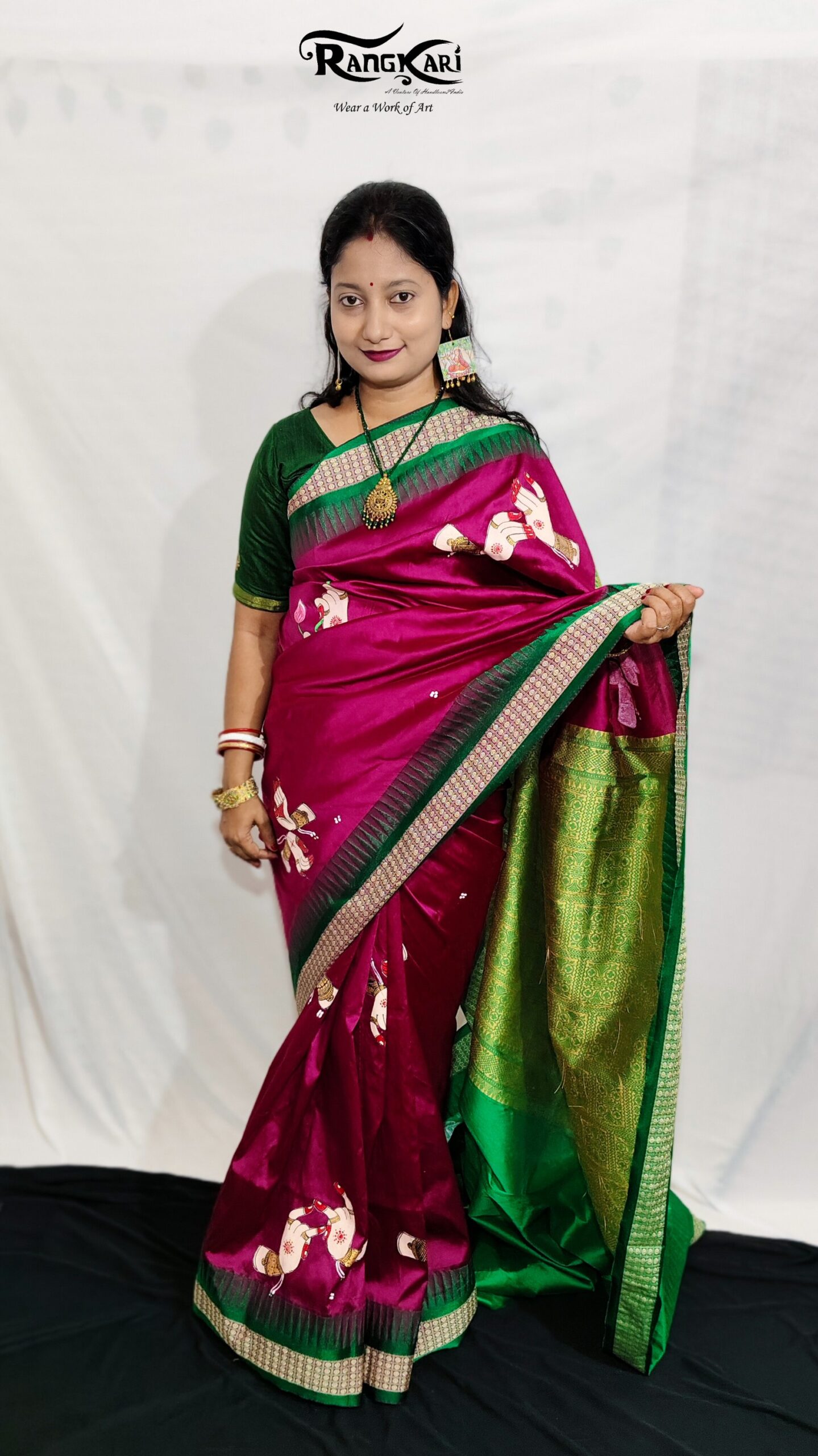 "HASTA MUDRA"
Hand-Painted Pattachitra Saree