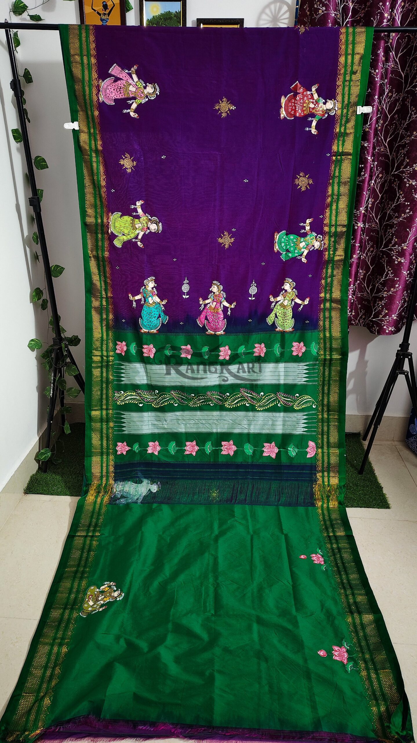 2026/05/1000644529-scaled.jpg rangilkal hand painted ilkal saree