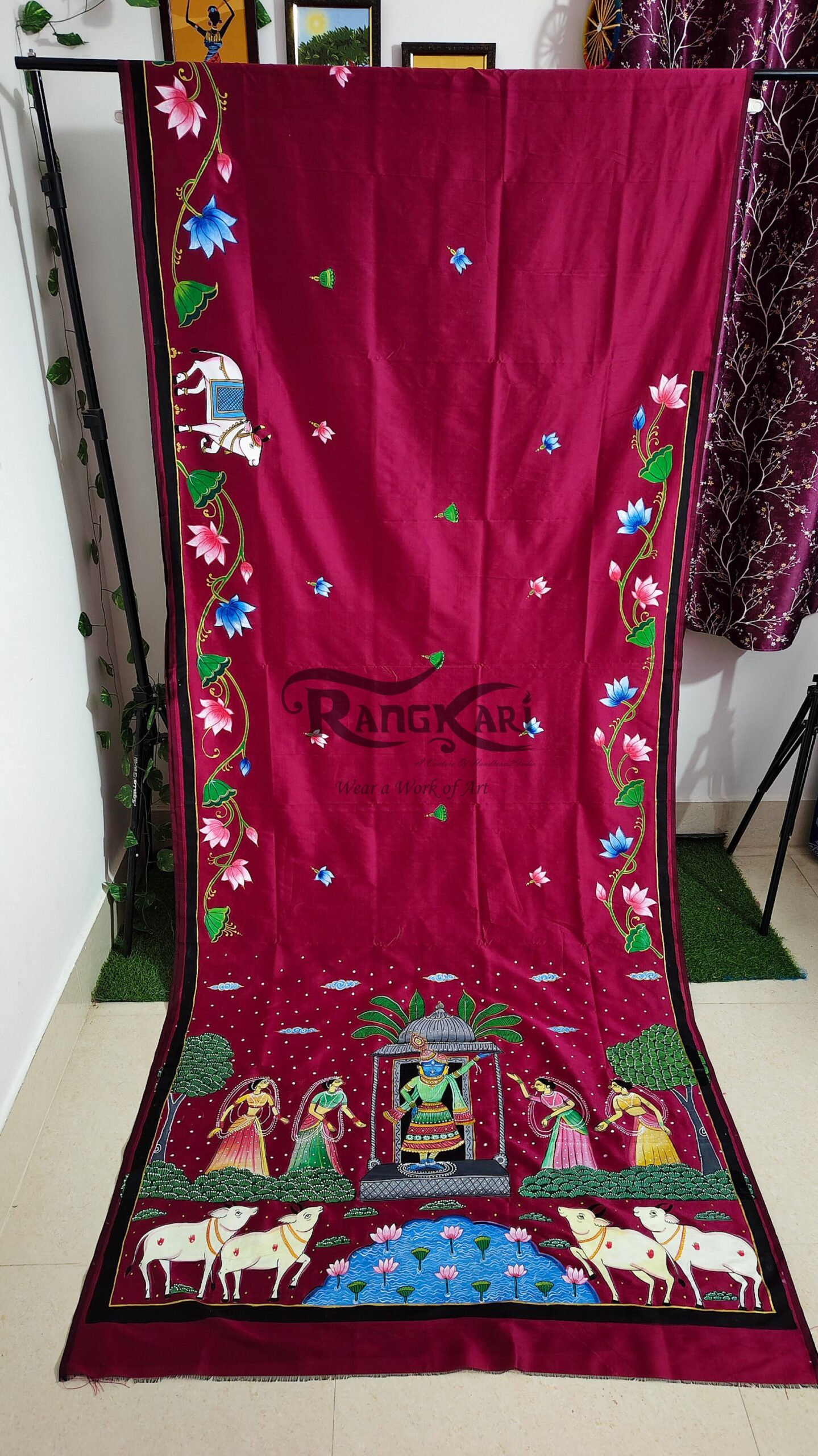 2026/05/1000644597-scaled.jpg shrinayika hand painted shrinathji saree