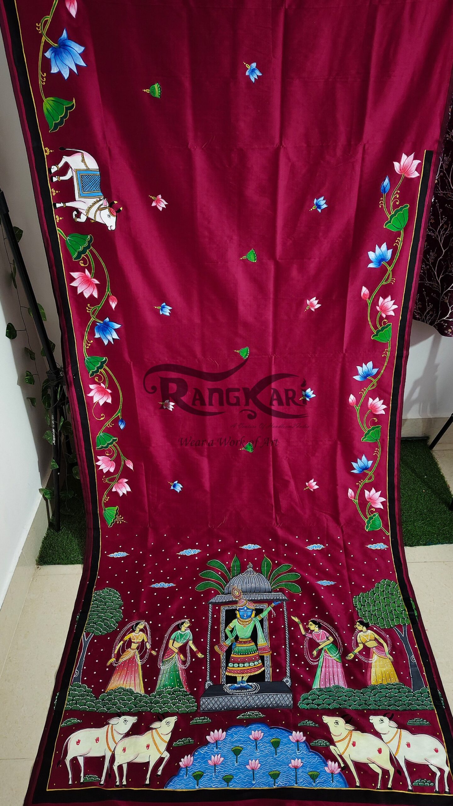 2026/05/1000644598-scaled.jpg shrinayika hand painted shrinathji saree